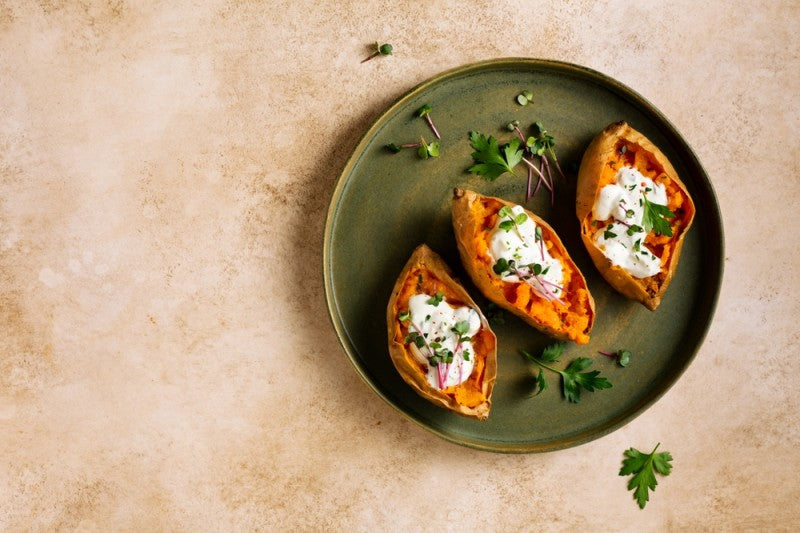Imagine cu cartofi si iaurt, elemente principale in dieta
